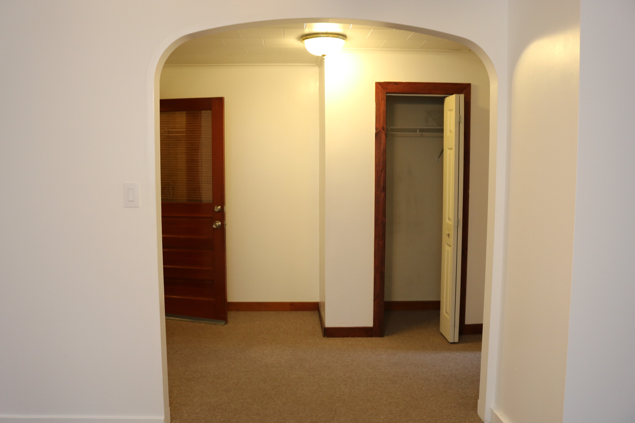 Foyer - 239 Elm St