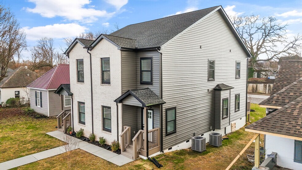 Building Photo - 214 E Morelia Ave