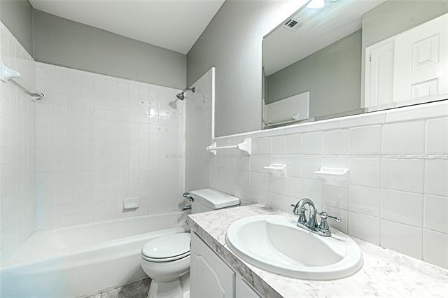 Building Photo - 2304 Meadow Crest