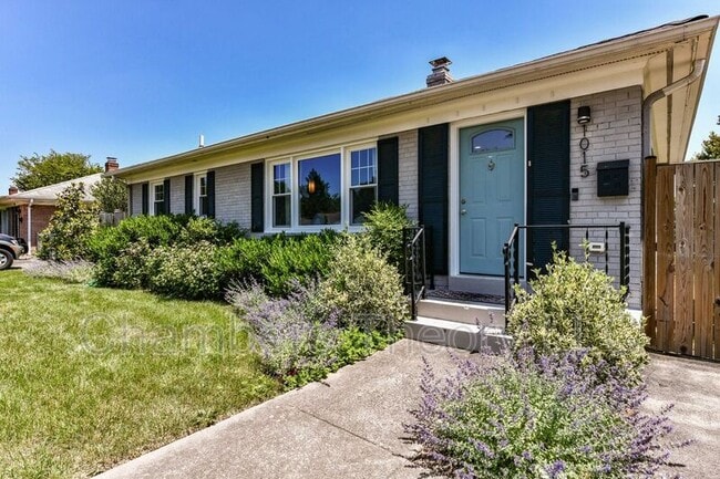 Building Photo - 1015 Woods Pl