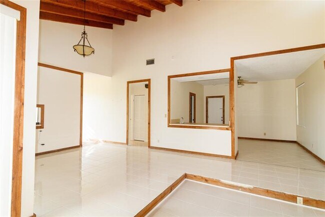 Building Photo - 8197 Royal Palm Ct