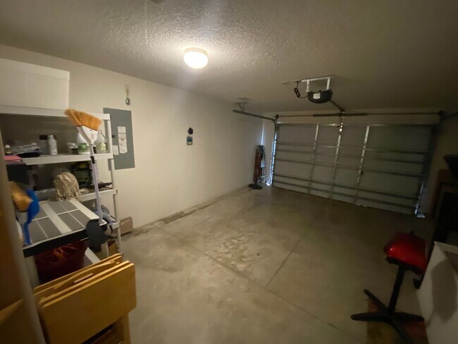 Building Photo - Warm and Inviting ANNUAL or SEASONAL 2 + 2...