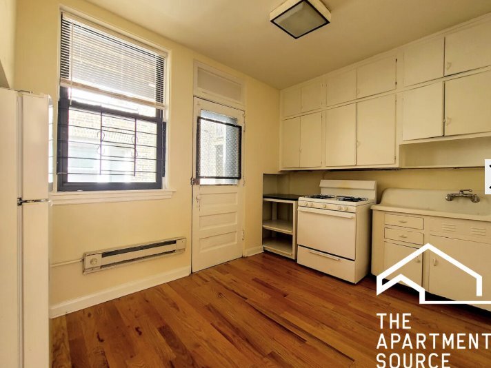 Building Photo - 4409 N Wolcott Ave