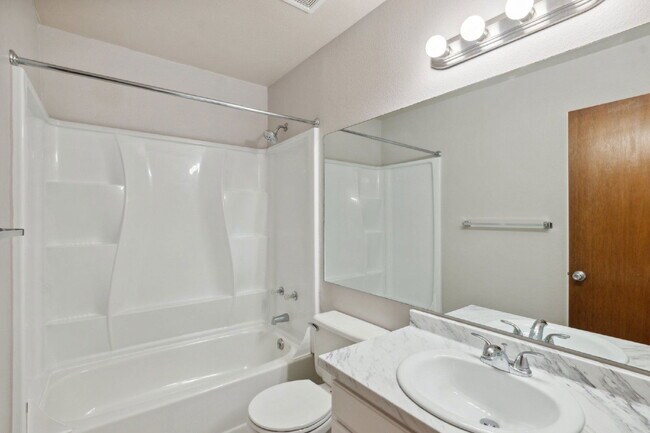 Building Photo - 8455 Ilex Dr