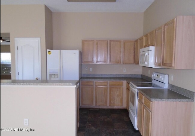 Building Photo - 4545 Golf Ridge Dr