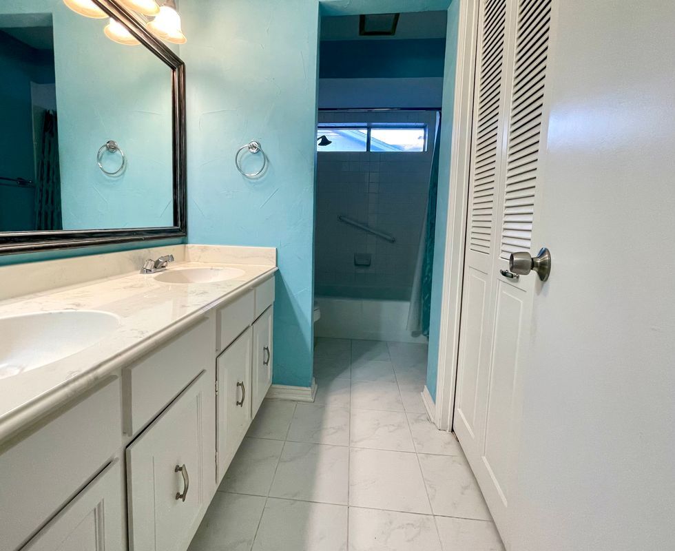 Building Photo - 7814 La Manga Dr
