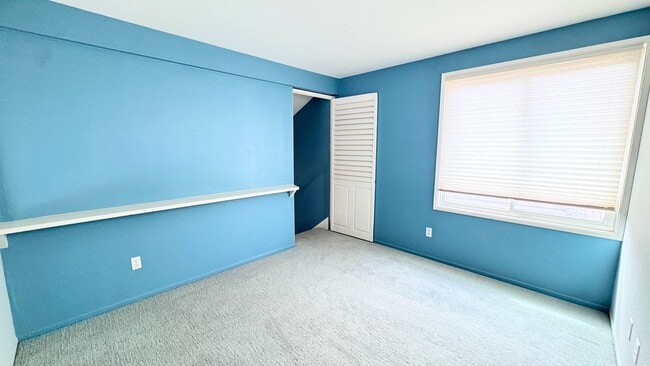 Building Photo - Upgraded 2 bedroom with bonus room