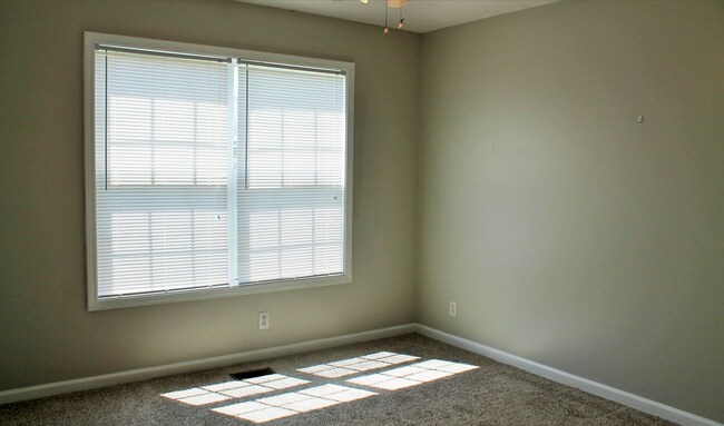 Building Photo - 1577 Autumn Dr