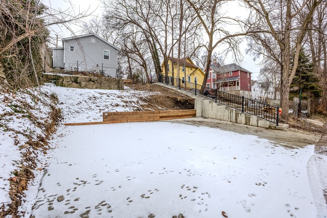 Building Photo - 716 Coit Ave NE