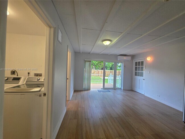 Building Photo - 1 N Melrose Dr