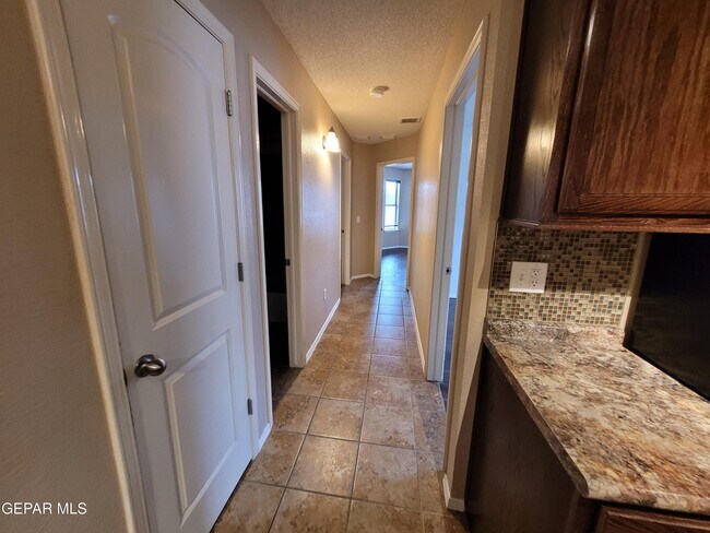 Building Photo - 14247 Hacienda Rock Dr