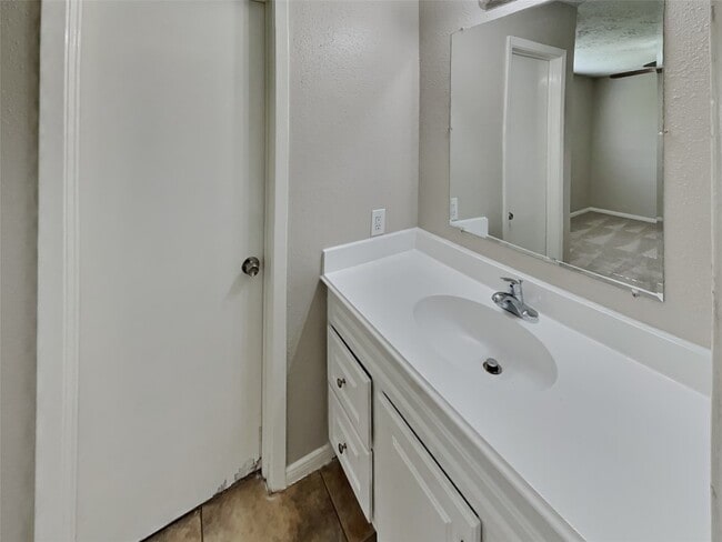 Building Photo - 20211 Cottonglade Ln