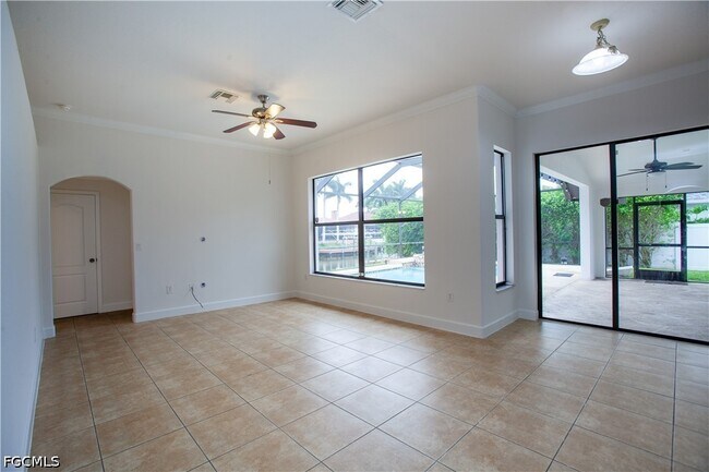 Building Photo - 2110 SW 38th Terrace