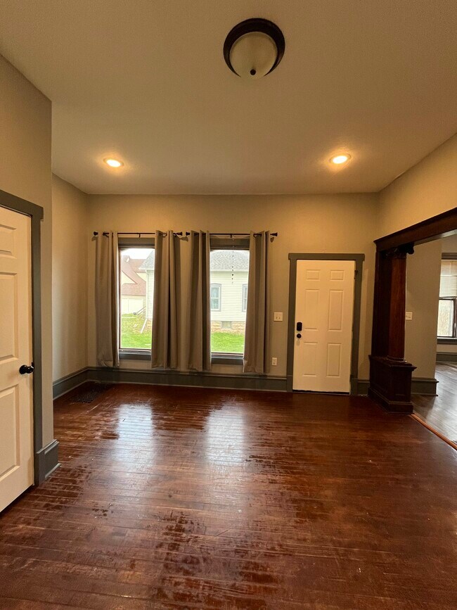 Building Photo - 532 Otter Ave