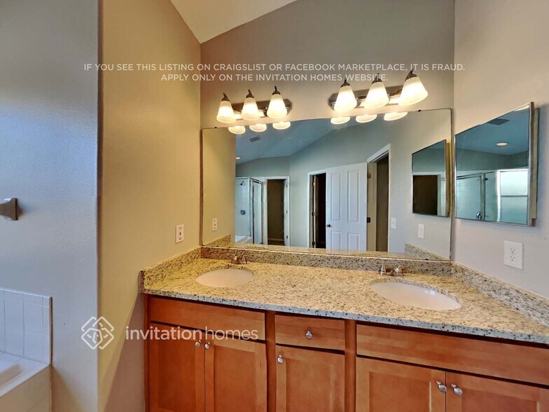 Building Photo - 8233 Crescent Moon Dr