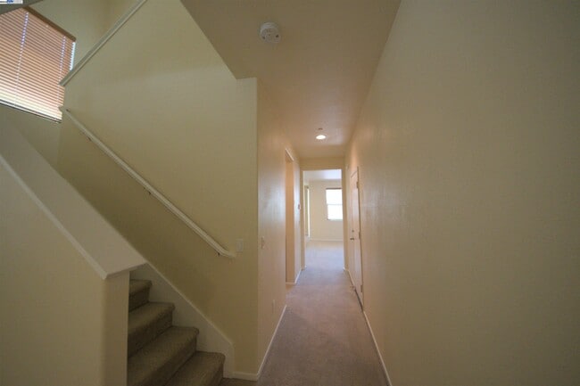 Building Photo - 549 Chaparral Loop