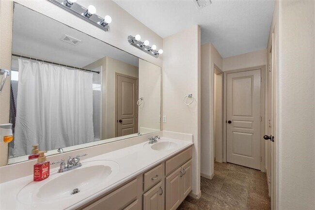 Building Photo - 20706 Stewart Crest Ln