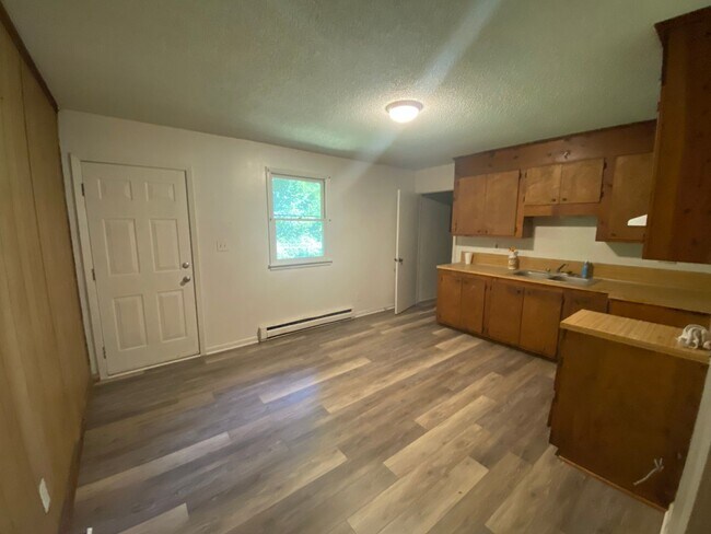 Building Photo - 217 Osborne St