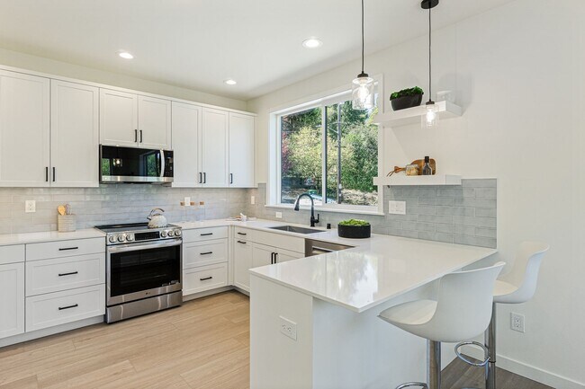 Building Photo - Montlake Townhome