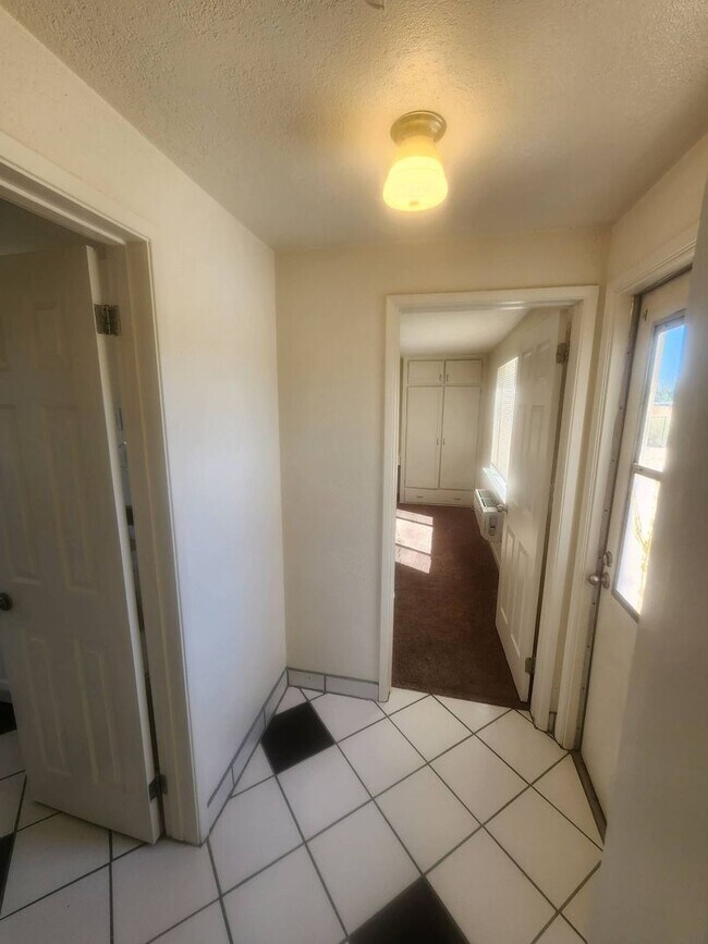 Building Photo - 74414 Cottonwood Dr