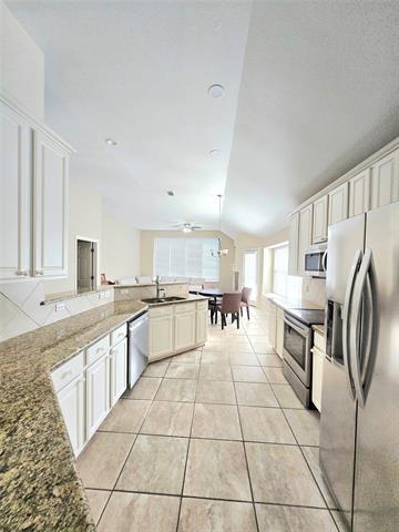 Building Photo - 2733 Club Ridge Dr