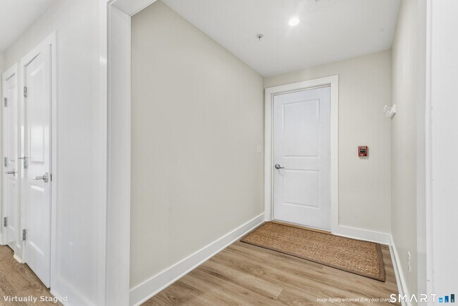 Building Photo - 82 Wall St