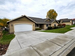 Building Photo - *360 TOUR AVAILABLE* Spacious Ranch-Style ...