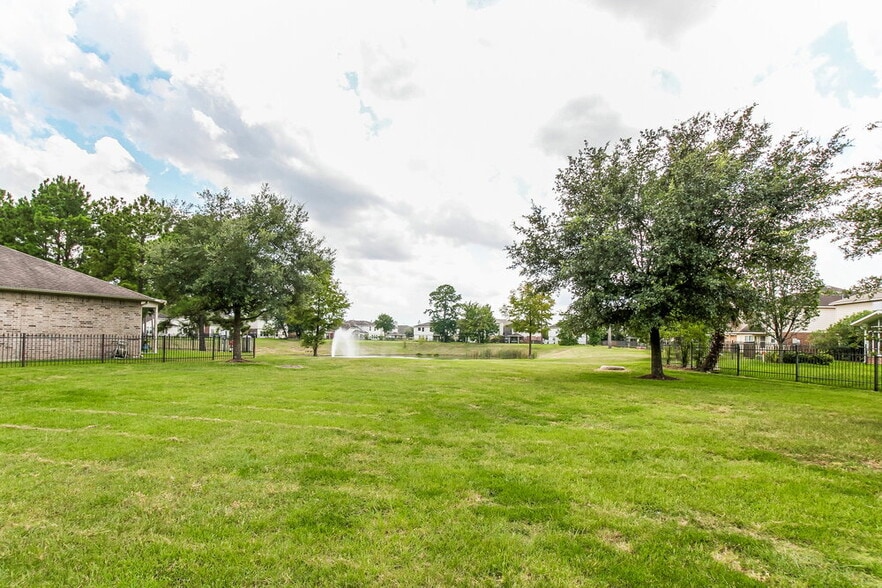 Building Photo - 14819 Olde Manor Ln