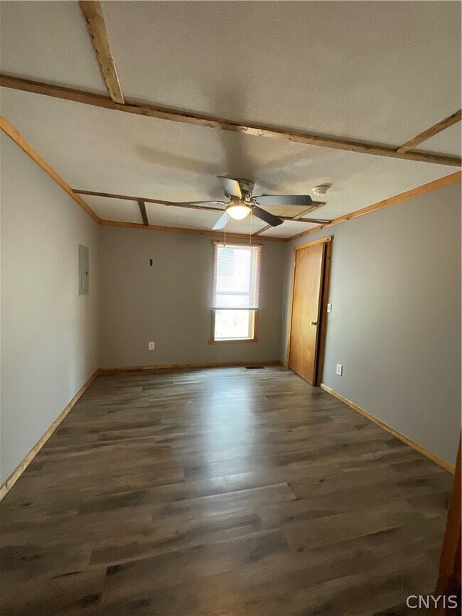 Building Photo - 377 W Main St