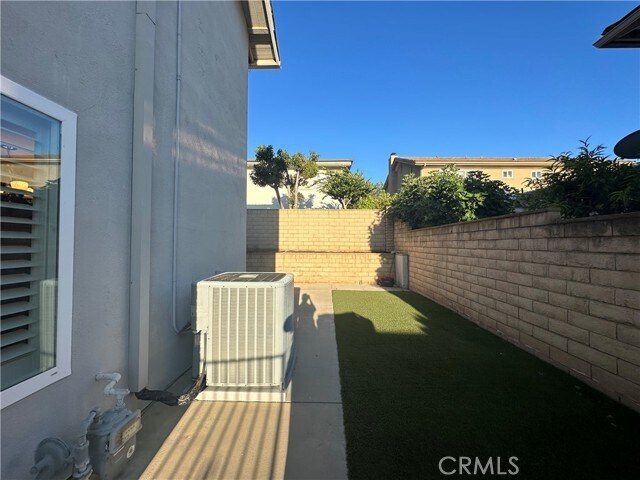 Building Photo - 54 Gillman St