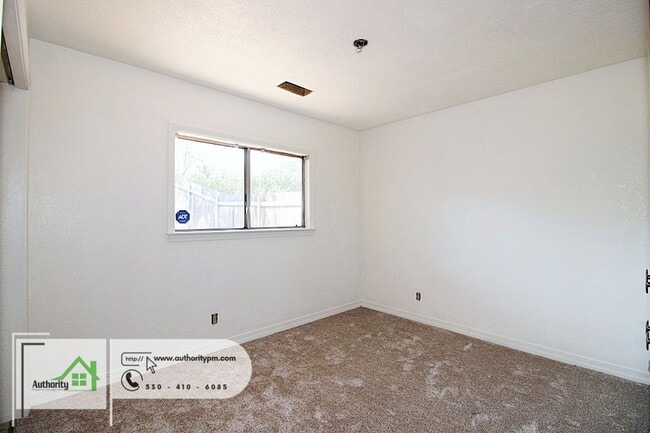Building Photo - 2420 D Alene Ave