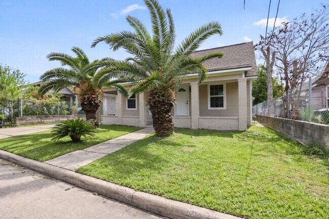 Building Photo - 6618 Avenue N
