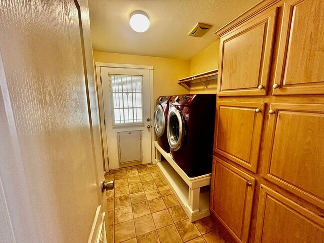 Building Photo - Charming 3-Bedroom, 2-Bath Home in Fortuna Foothills