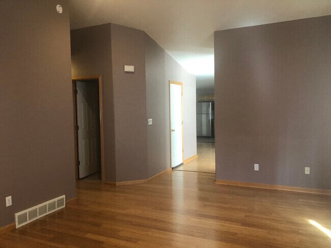 Building Photo - 5210 W 11th St