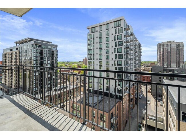 Building Photo - 740 Portland Ave
