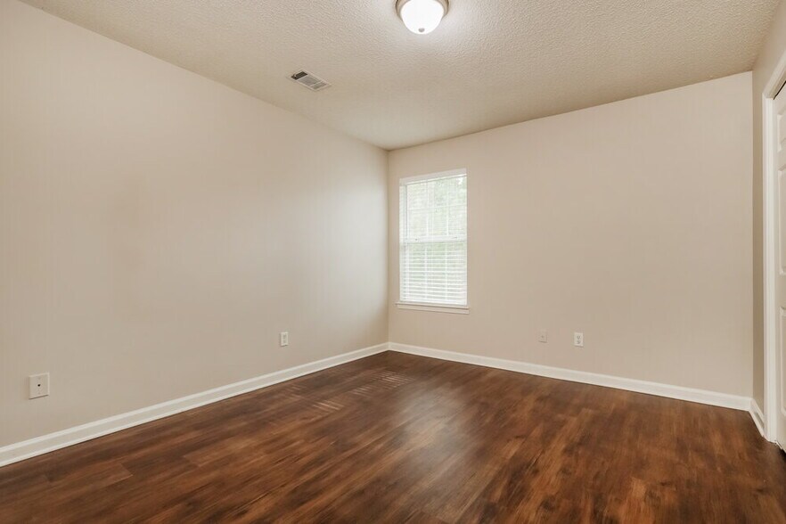 Building Photo - 504 Wyntuck Dr