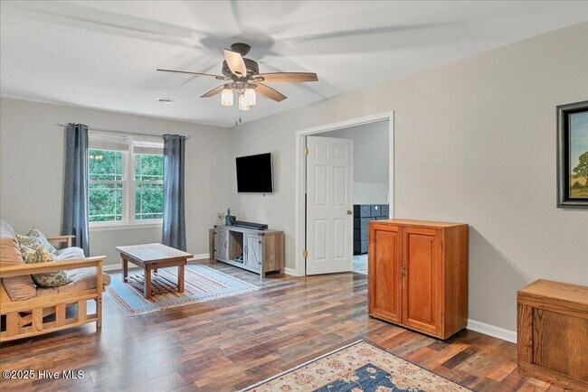 Building Photo - 209 Lazar Ln