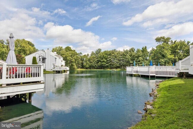 Building Photo - 3412 Lakeside View Dr