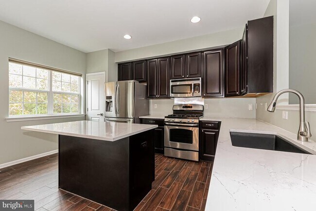 Building Photo - 5 Lani Ln