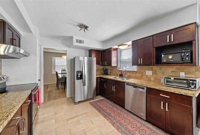 Building Photo - 11506 Long Pine Dr