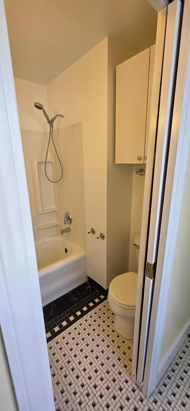 Building Photo - 33 S Main St