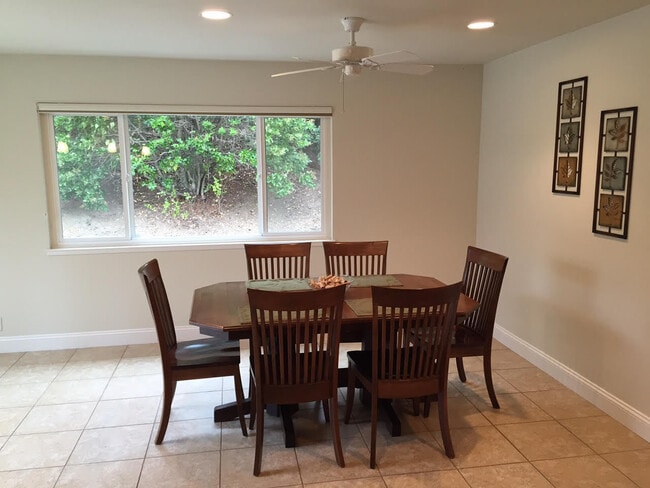 Building Photo - Livermore Magnolia, 3 Br. 2 Ba., Great Loc...