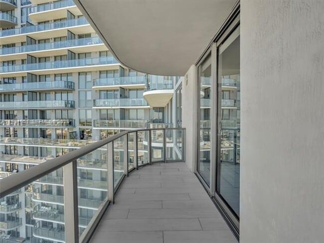 Building Photo - 121 NE 34th St