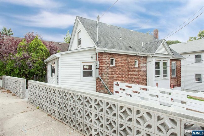 Building Photo - 2389 3rd St