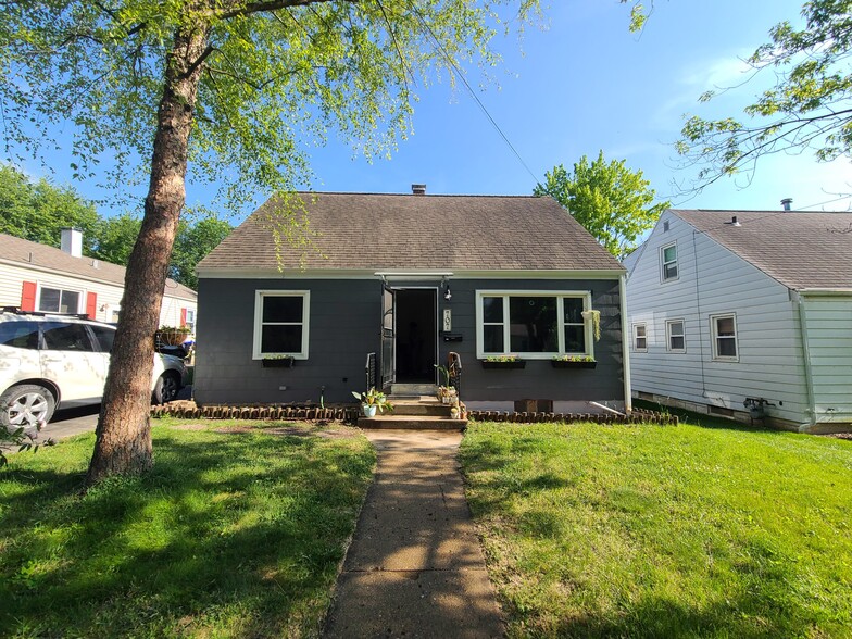 Building Photo - 707 E Wood St