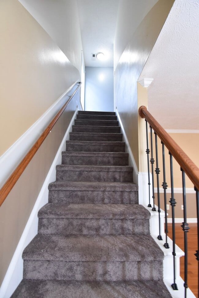Building Photo - Coming Soon!! 4 Bedroom 2.5 Bath Nicely Renovated with Updated Fixtures! - No Pets