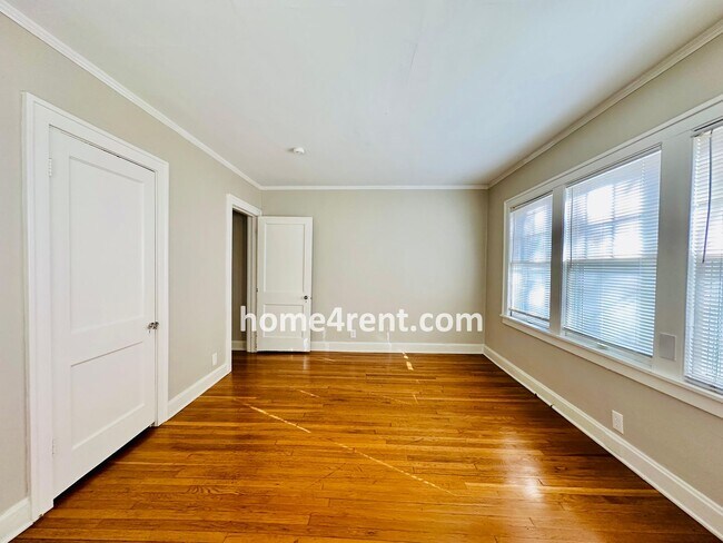 Building Photo - First Level Condo, Just Off the Plaza with Hardwood Floors and Lawn Care Provided!
