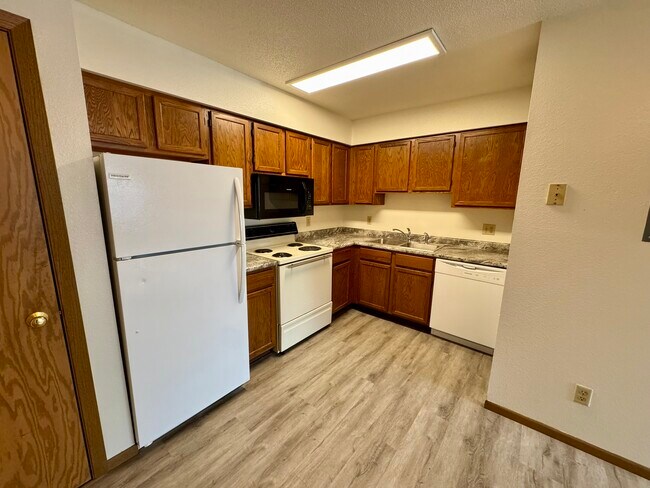 Building Photo - 156 Westside Dr