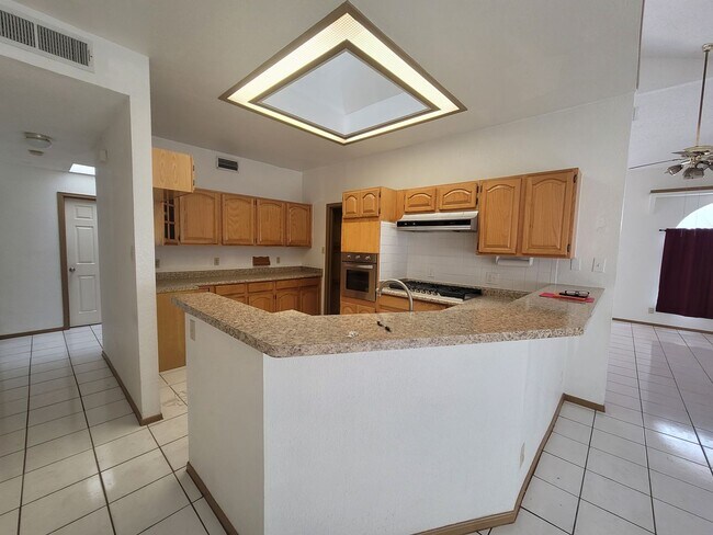 Building Photo - Ready to View!!