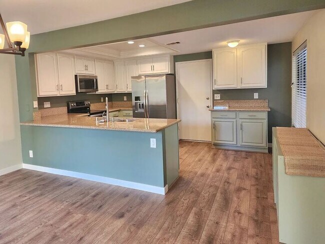 Building Photo - 8396 Sunbeam Cir